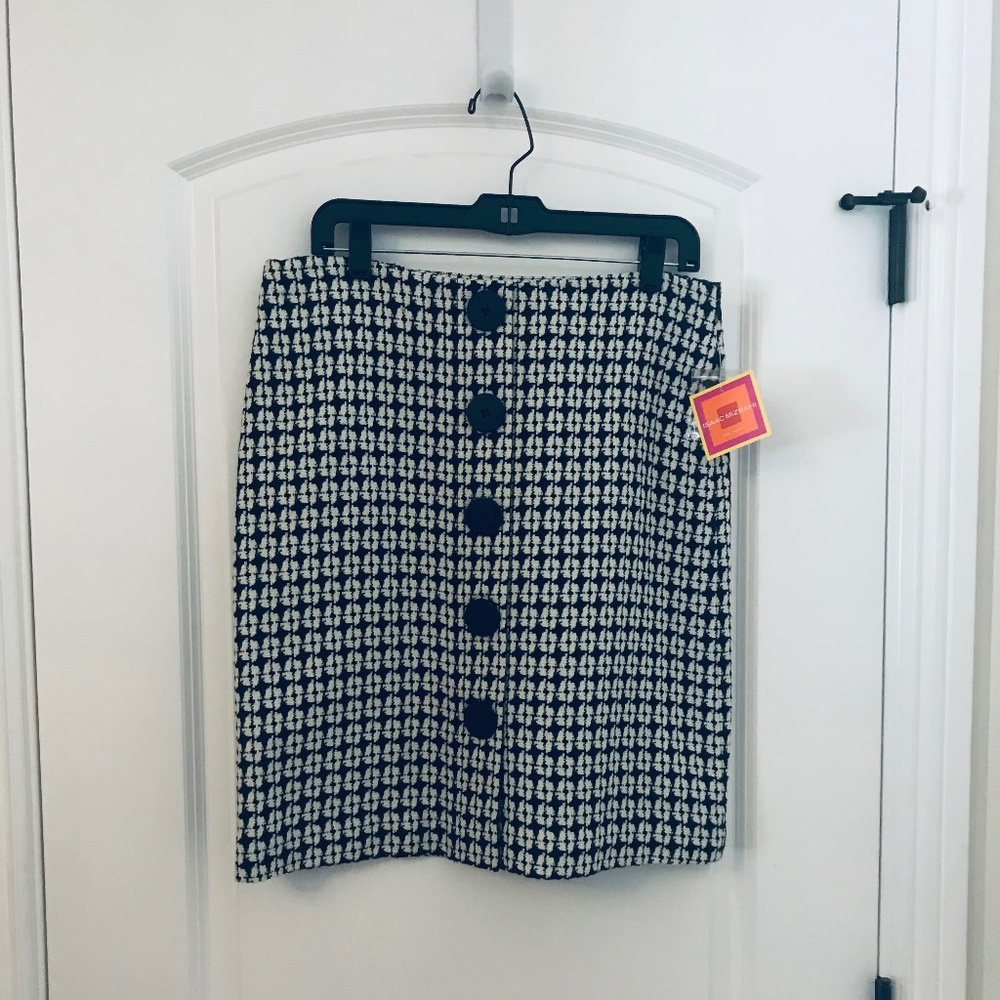 Isaac Mizrahi Geo Tweed Skirt Size 8….NEW with tags.
